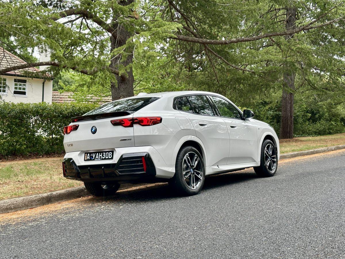 BMW IX2 30M AWD (2025)
