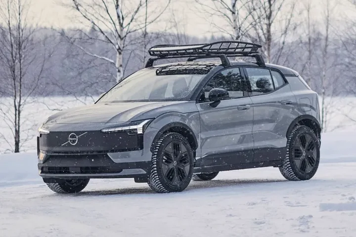 VOLVO EX30 Cross Country AWD (2026)